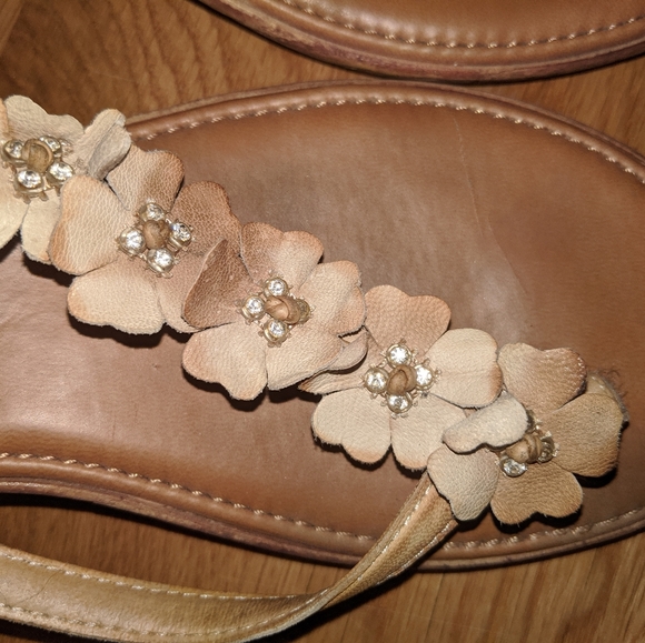 Nine West Leather Flip Flops - Picture 2 of 5